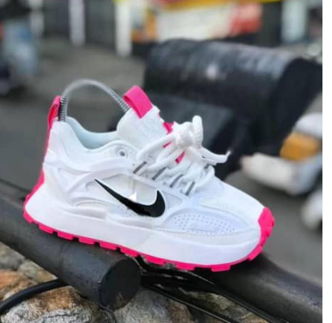Nike Pegasus Trail – White/Pink