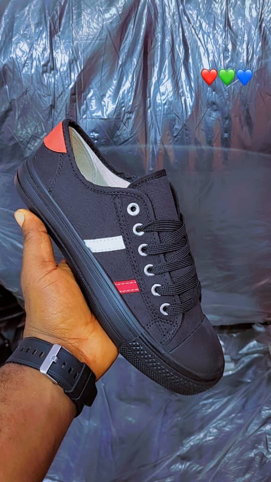 Canvas Low-Top Stripe Sneaker