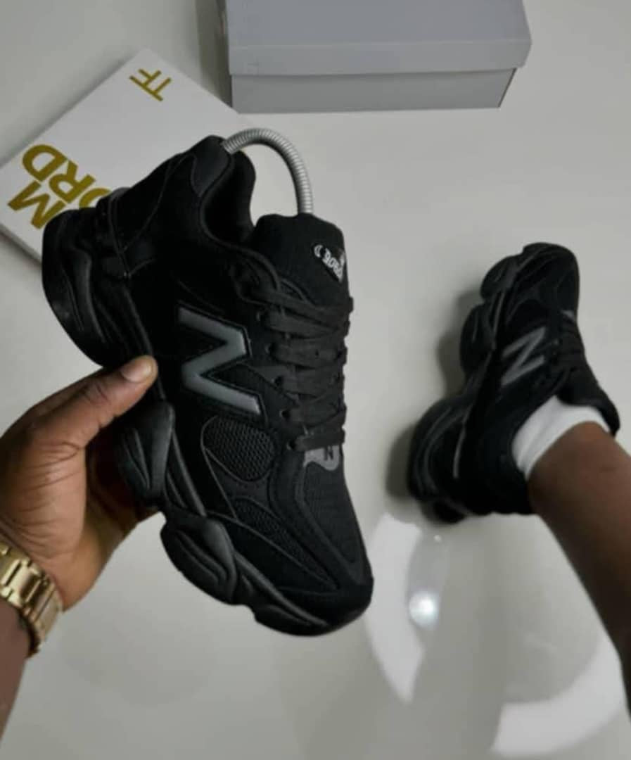 New Balance 9060 – Triple Black
