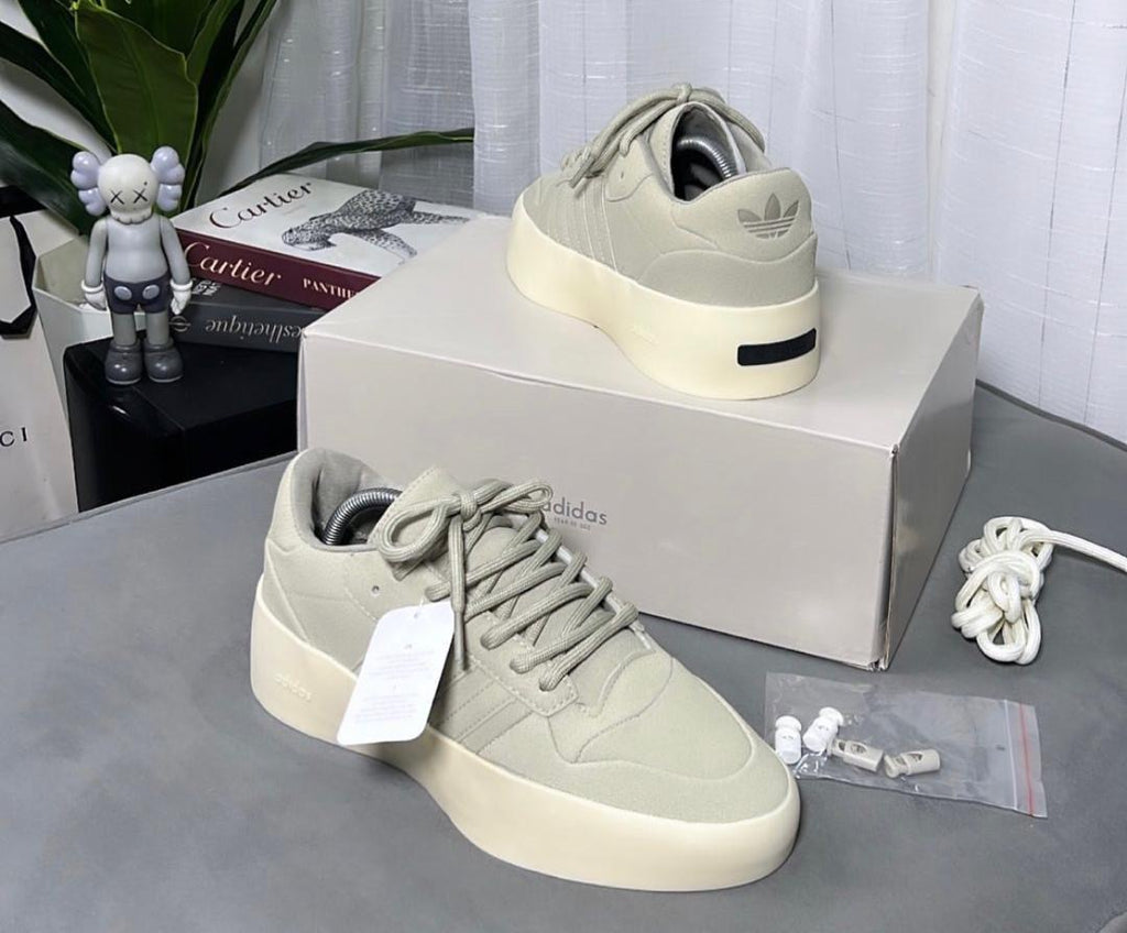 Adidas Low-Top Sneakers - Beige